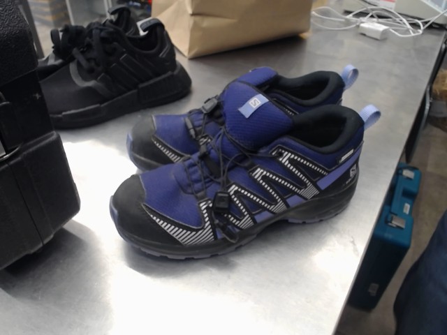 Shoes salomon violet hiking souliers