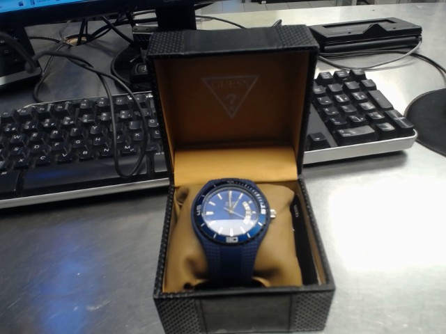 Guess fin men's watch