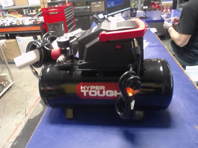 Compresseur 3 gallons neuf +accessoires