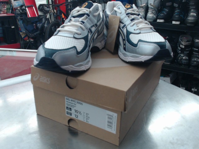 Soulier asics size 10.5 cr�me vf