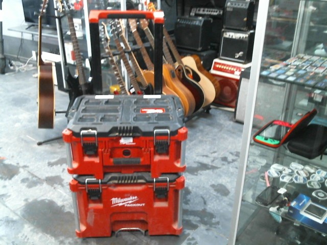 Case packout pour stacker autre case