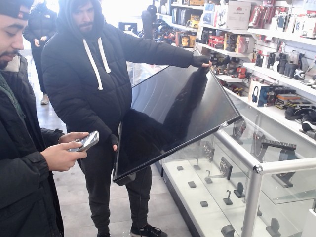 Tv 49 inches 1080p toshiba