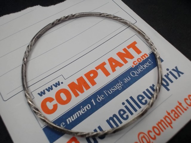 Petit bracelt en argent avec detail