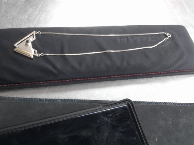 Chaine en argent avec pendantif