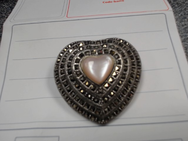 Pin en forme de coeur super belle