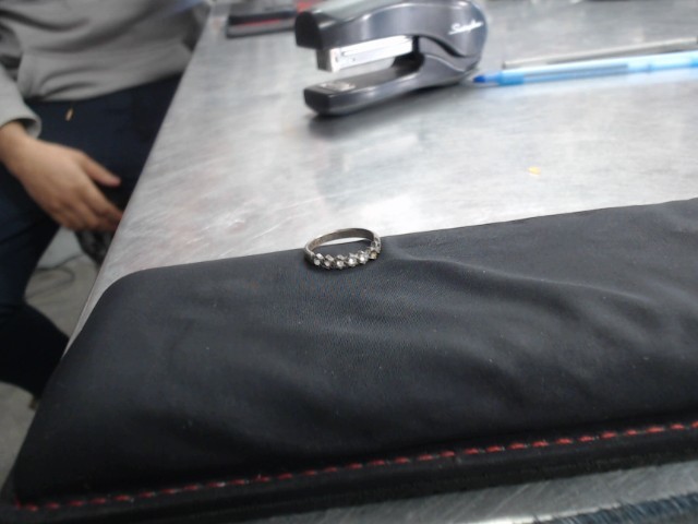 Bague en argent vec petite pierre