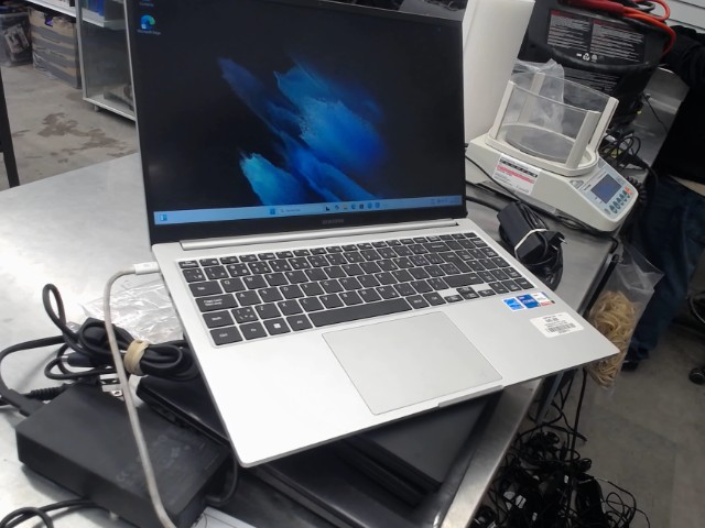 Samsung galaxy book i5 8gb