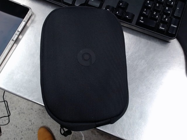 Beats studio pro noir avec case