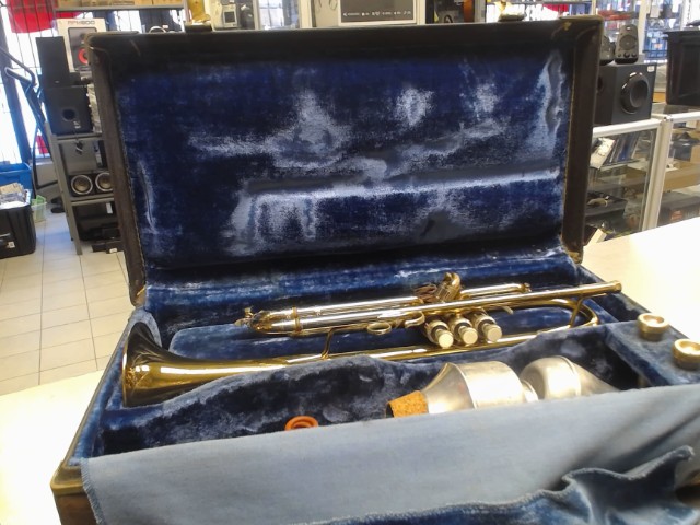 Trompette+sourdine+case