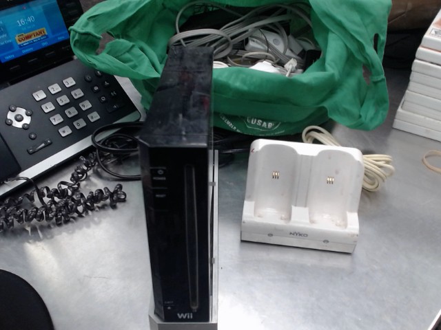 Console wii noire+mannettes