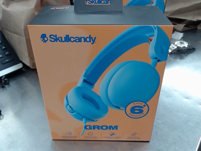 Skullcandy brand new kids headphones