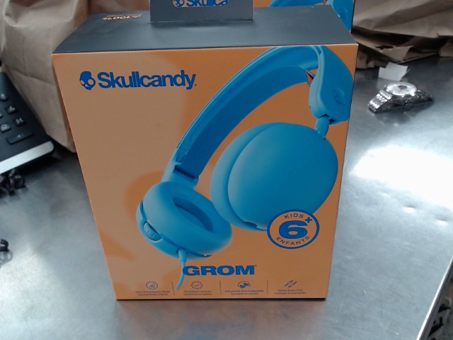 Skullcandy brand new kids headphones
