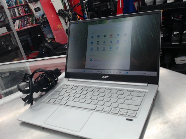 Acer swift 8gbra/500ssd/intelirisxegraph