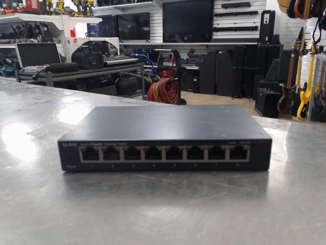 8-port gogabit desktop switch+chargeur