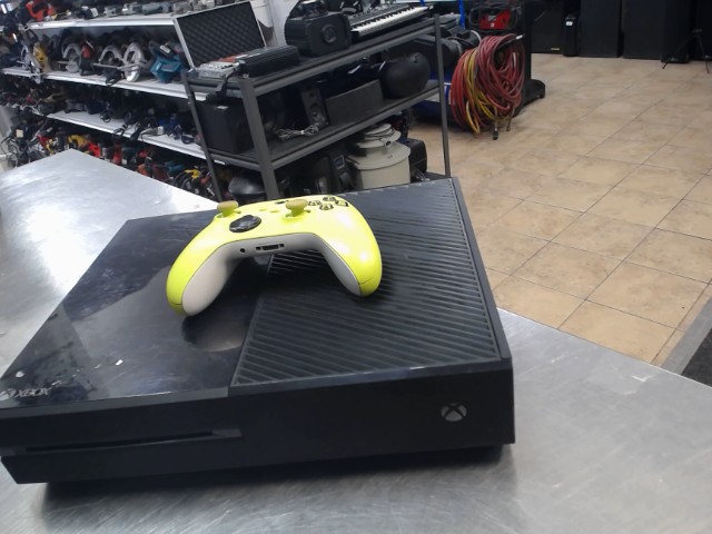 Console xbox one+1manette