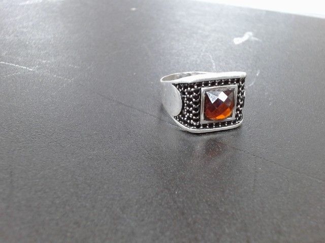 Bague en sailver pierre rouge