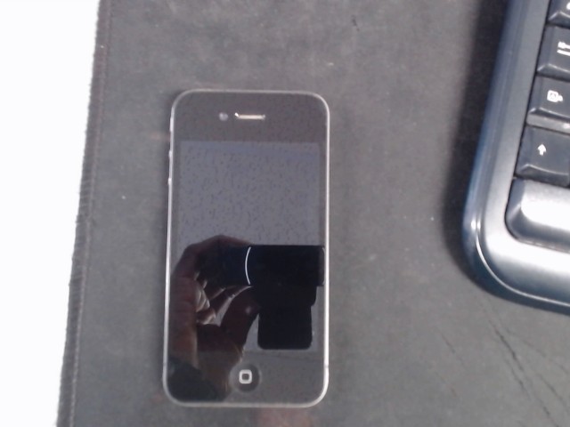 Apple iphone 4 with cable