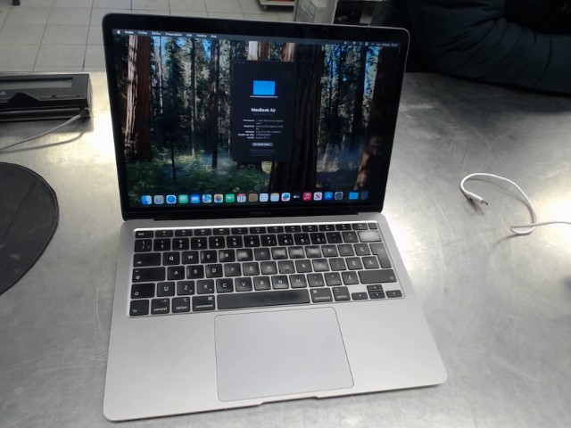 Macbook air(2020) i3 8gb ram , 256gb