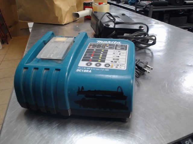 Chargeur a batt makita