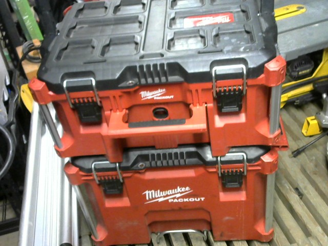 Pack out milwaukee plus coffre