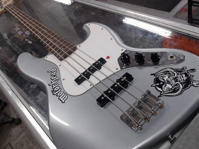 Bass a 4 cordes