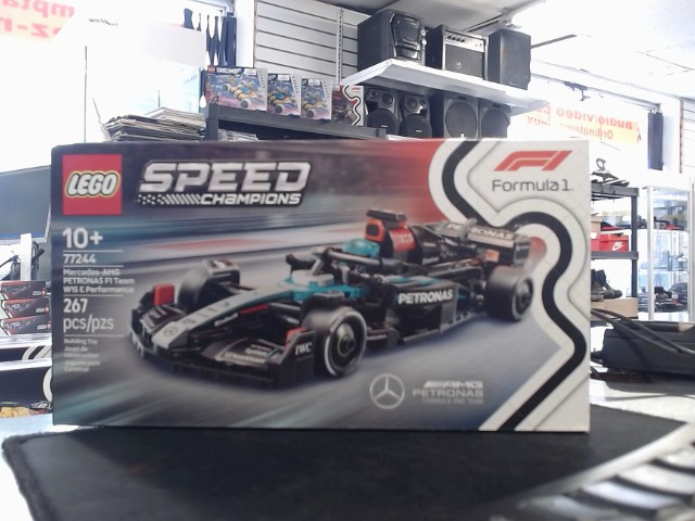 Mercedes-amg petronas f1 team w15 e perf