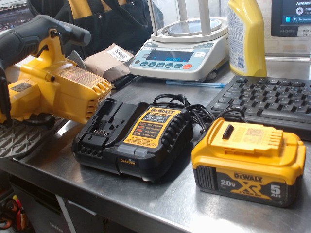 Circular saw dewalt in bag