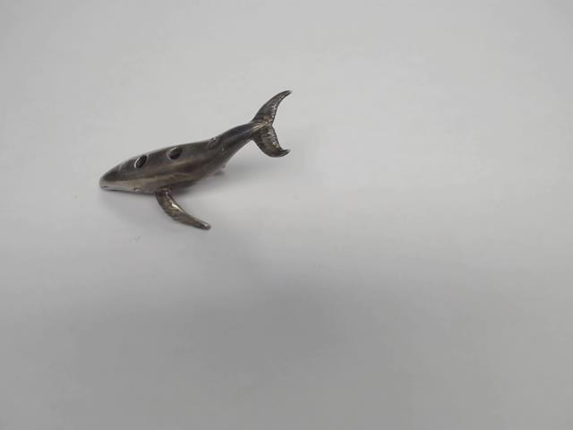 Breloque forme baleine grise