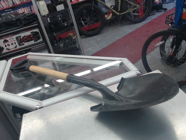 Pelle ronde en acier 3.3lb (1.15kg)