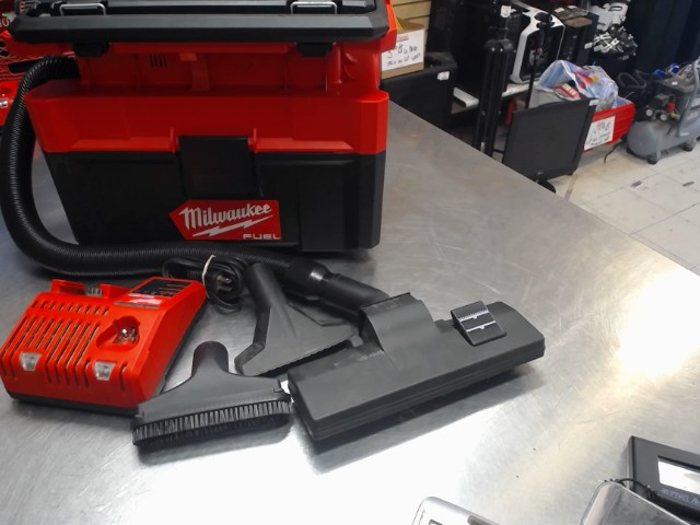 Balayeuse milwaukee acc