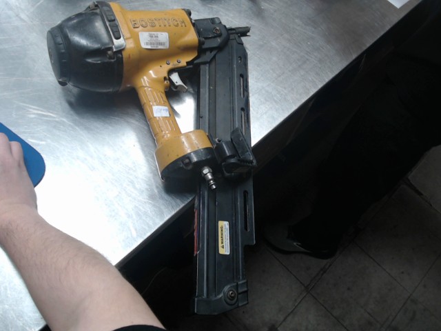 Cloueuse pneumatique