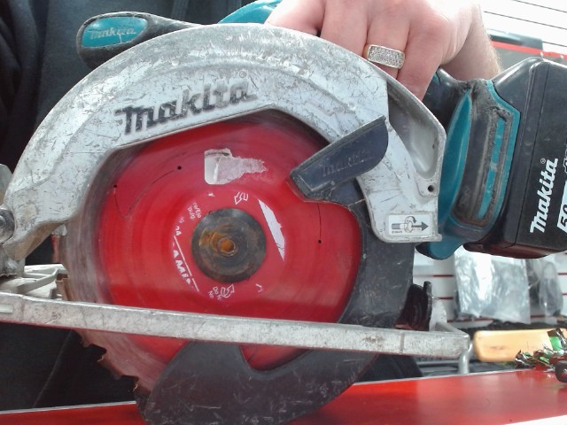 Scie ronde makita avec batterie 5ah 18v