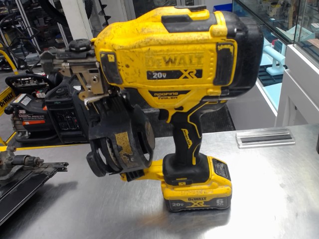 Roofing nailler avec batt 6ah