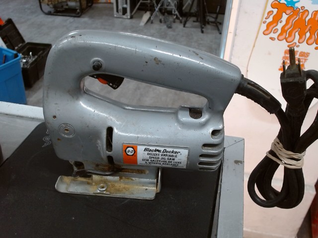 Scie sauteuse gris a fils snas lame