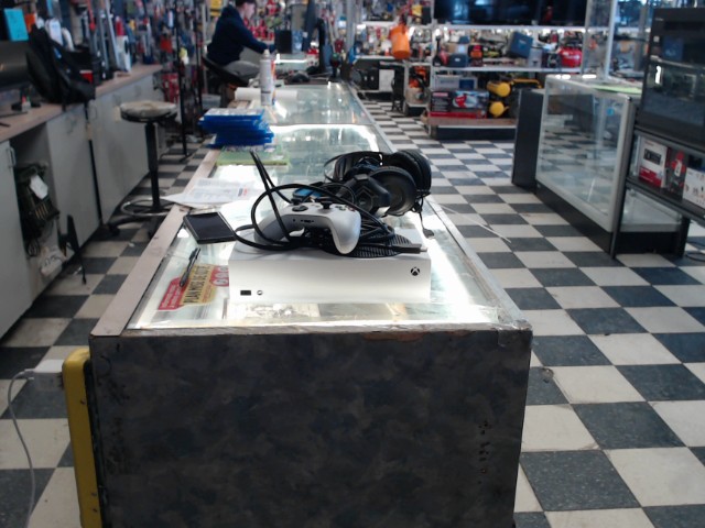 Consolke de jeux avec une manette