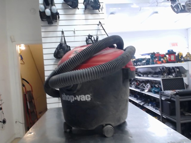 Shop vac noir et rouge