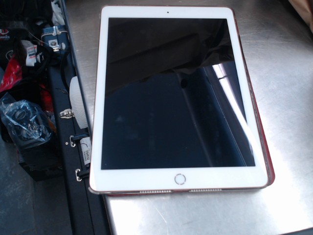Ipad 6th gen 32gb + case brun