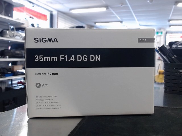 Lentille 35mm filter size 67mm in box