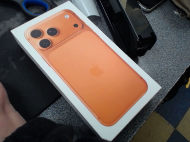 Ipgone 17 pro max saumon in box 256gb