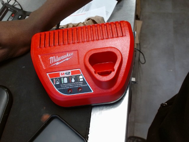 Drill 10mm +batterie+chargeur