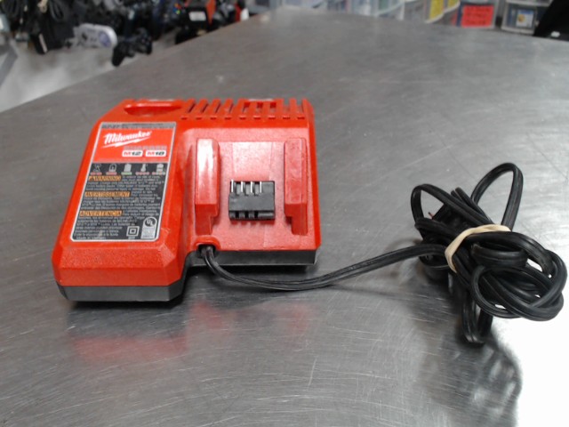 Chargeur milwaukee 18v