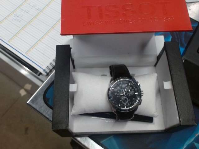 Montre tissot avec boitier