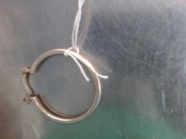 Boucle d'oreille seule en argent 925