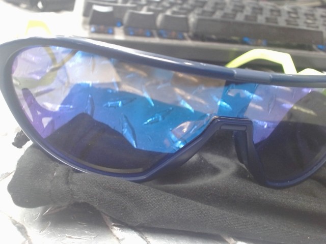 Oakley flkueau bleu  et vert