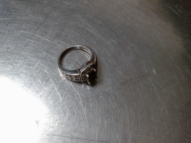 Bague recouvert  de zirco pierre mauve