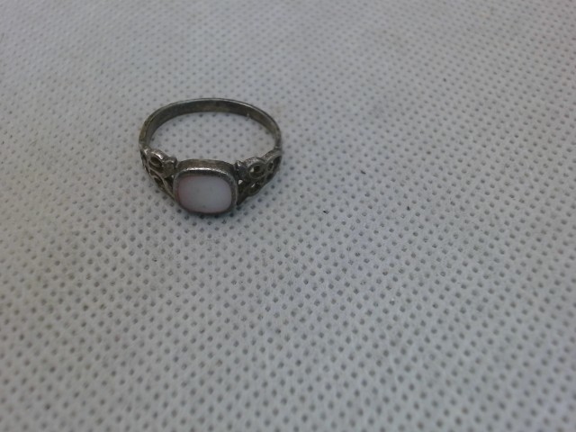 Bague en argent avec pierre