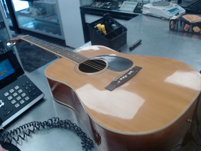 Acoustic guitar no case