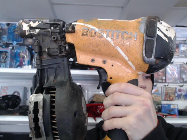Roofing nailer bostitch