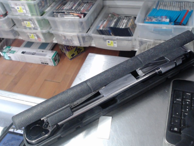 1/2 inch torque wrench dans case