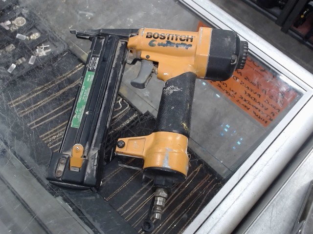 Cloueuse/agraffeuse 18ga